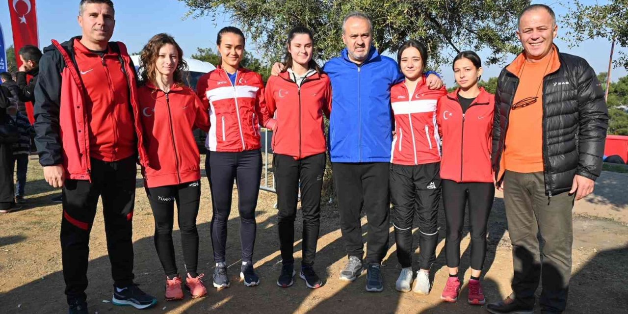 Oryantiring turnuvasında zamana karşı yarış