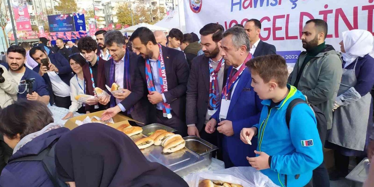 Bağcılar Belediyesi tarafından 5 ton hamsi dağıtıldı