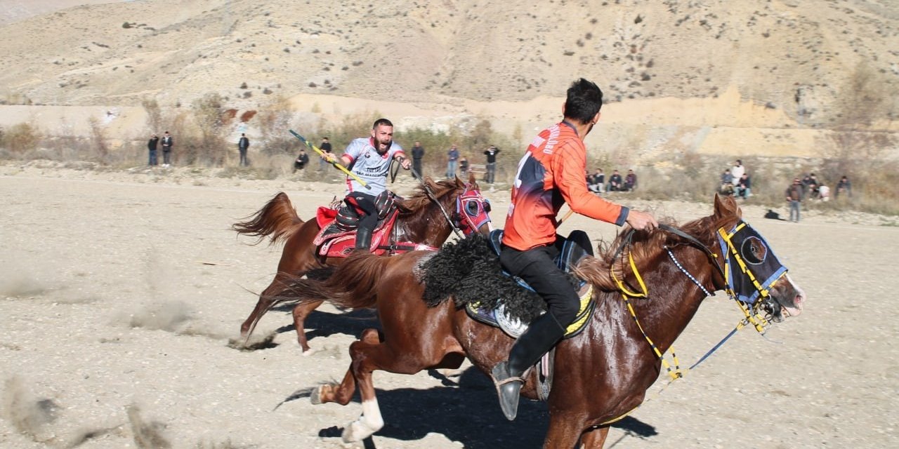 Bayburt’ta cirit maçları dostluk maçıyla başladı
