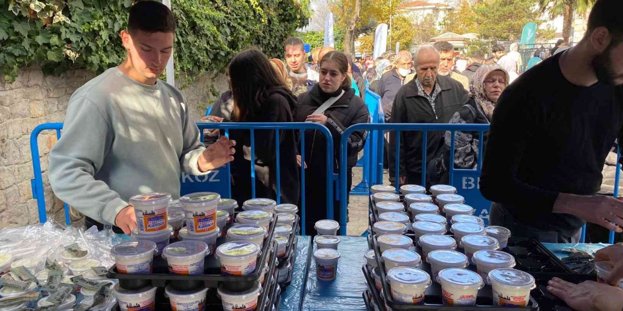 6. Beykoz Kanlıca Yoğurt Festivali’nde 4 bin kişiye yoğurt dağıtıldı