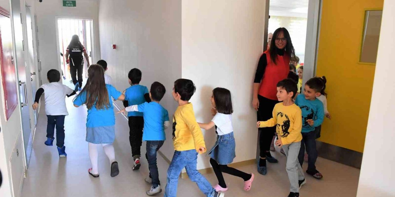 Konyaaltı kreşlerinde deprem tatbikatı