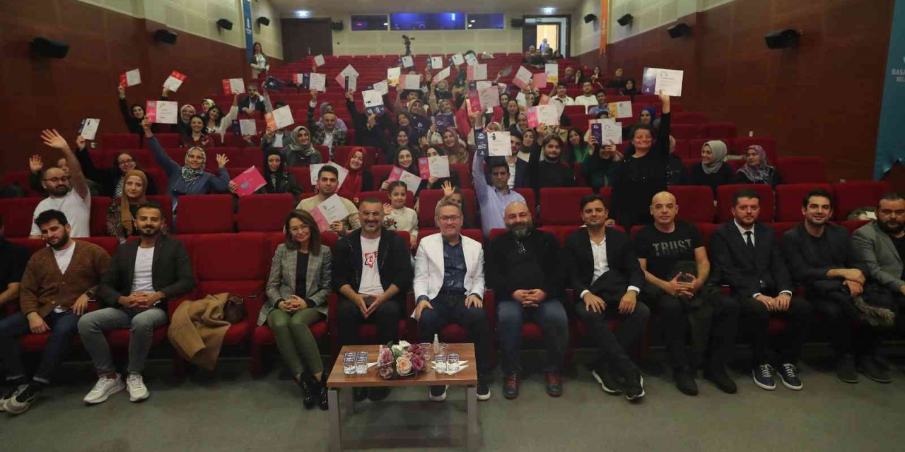 Başakşehir Yeni Medya Akademi’de mezuniyet heyecanı