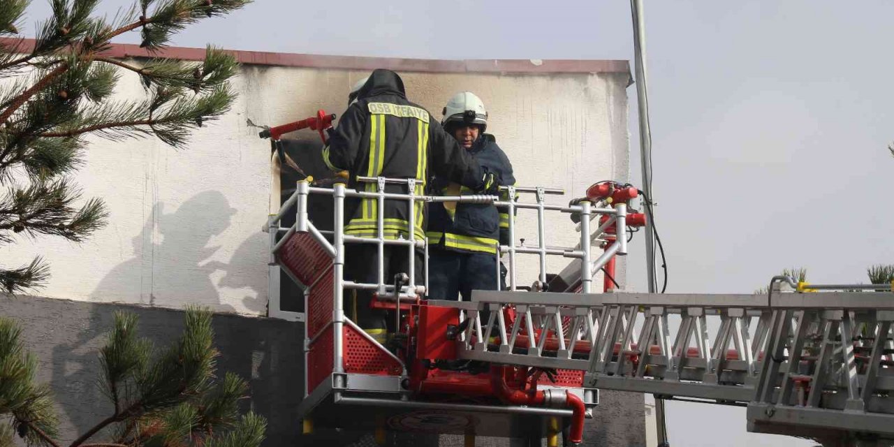 Tıbbi malzeme fabrikasında yangın