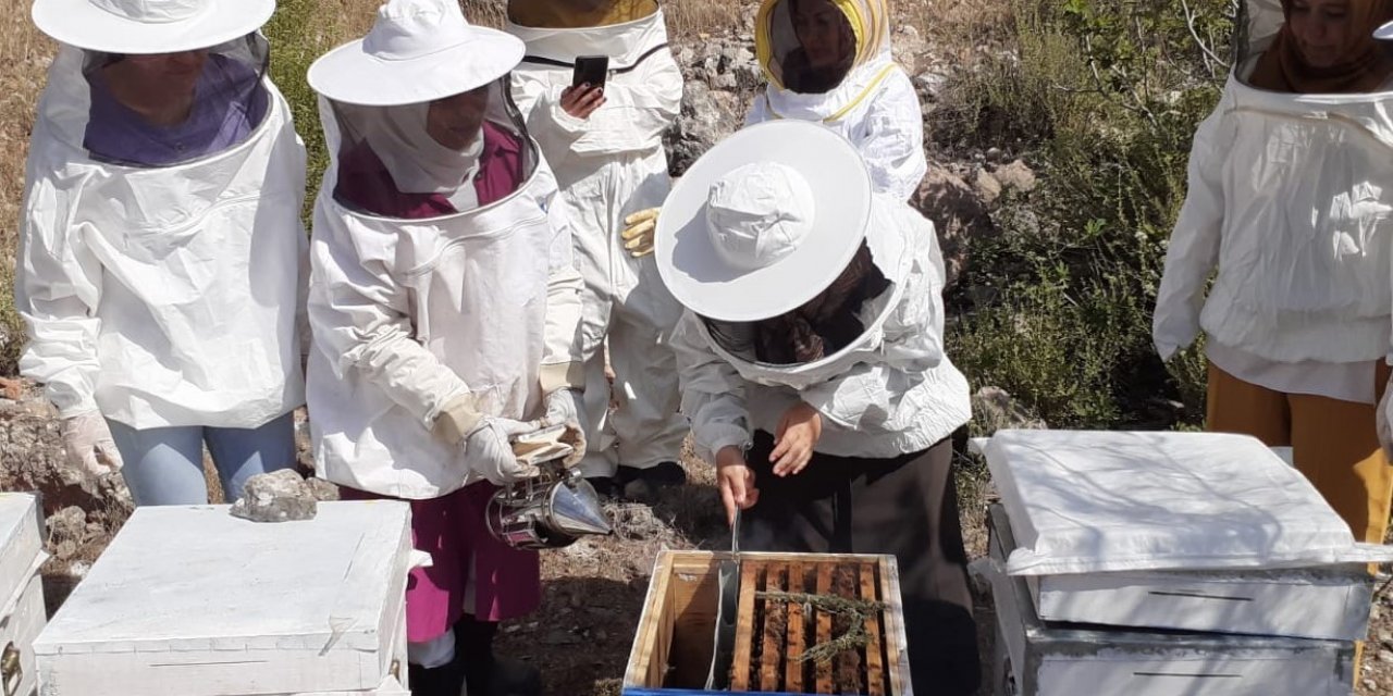 Büyükşehir’den arıcılara kışlatma eğitimi