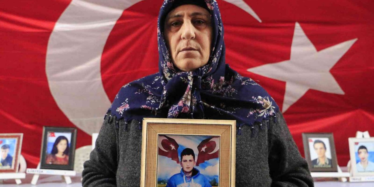 Evlat nöbetindeki anne: “Oğlumun peşini bırakmayacağım”