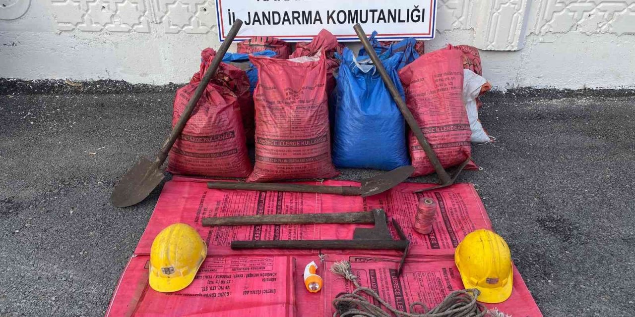Maden ocağından kaçak kömür çıkaran şüpheliler fotokapana yakalandı