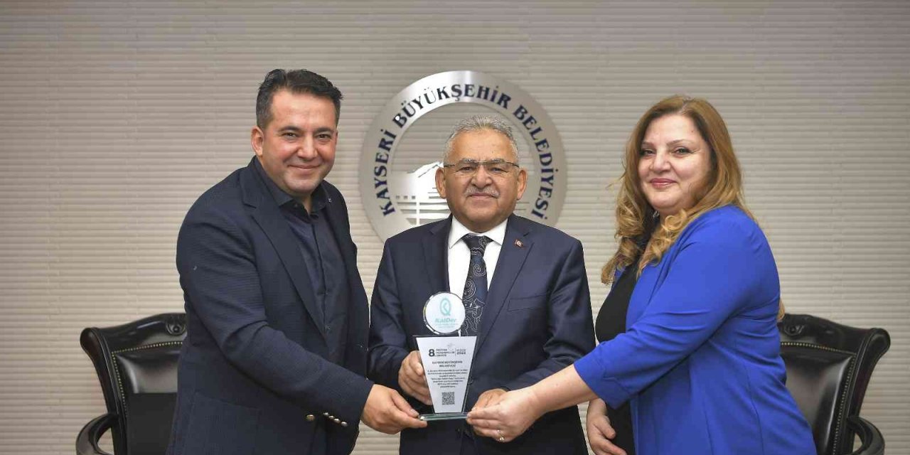 KalDer’den Başkan Büyükkılıç’a teşekkür plaketi