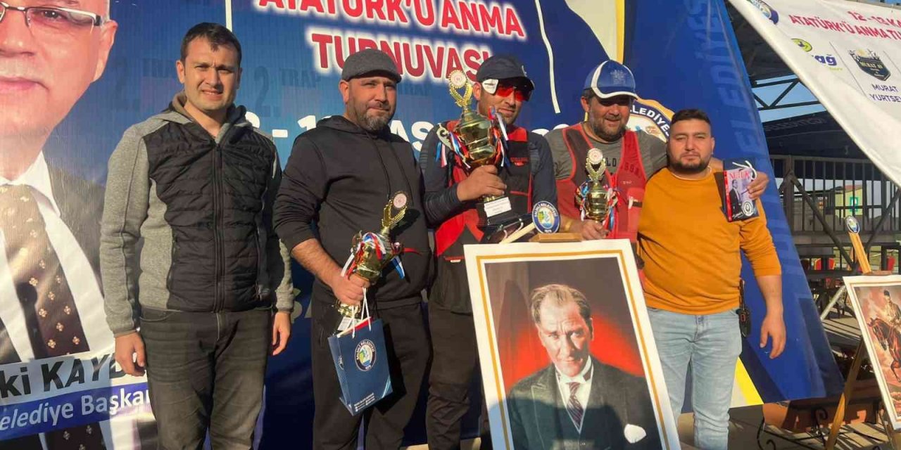 Salihli’de Atatürk’ü Anma Turnuvası’nda dereceye girenlere ödül