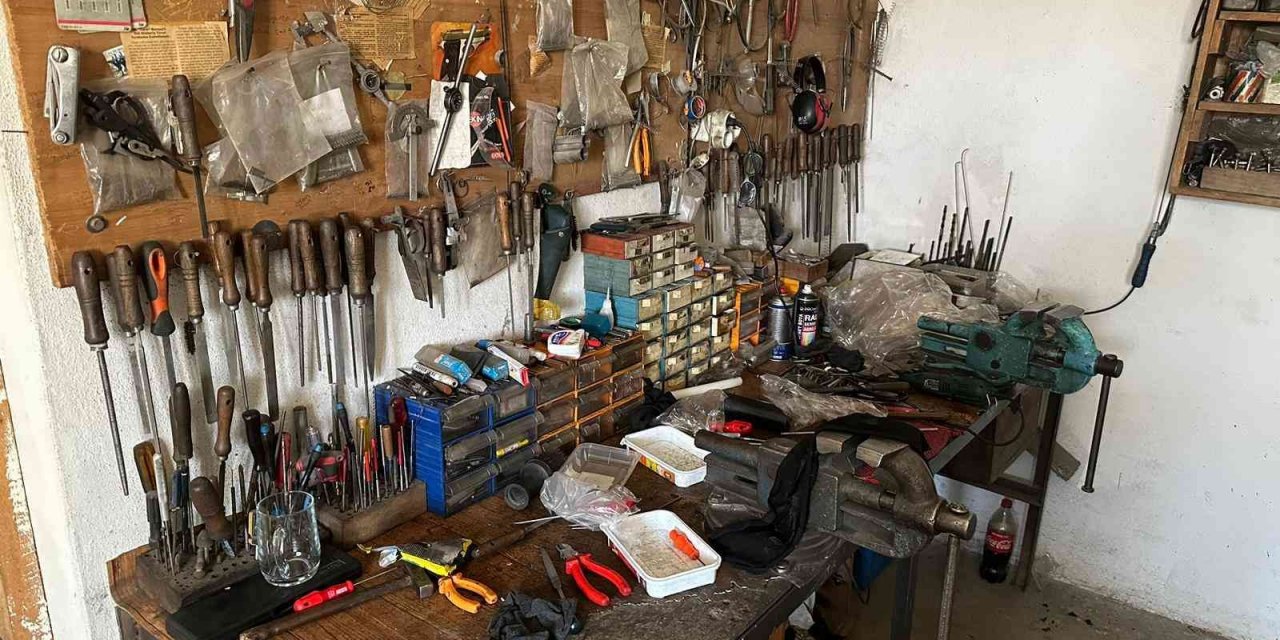 Aralarında eski yüzbaşının bulunduğu kaçak silah çetesine operasyon: 14 gözaltı