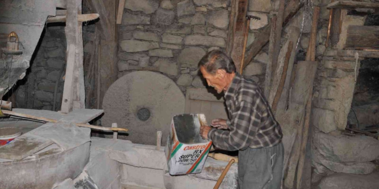 Yaklaşık 100 yıllık tarihi değirmen yıllara direniyor