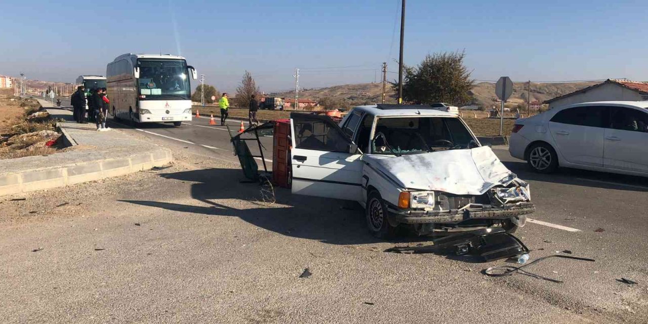 Çankırı’da otomobil ile elektrikli triportör çarpıştı: 3 yaralı