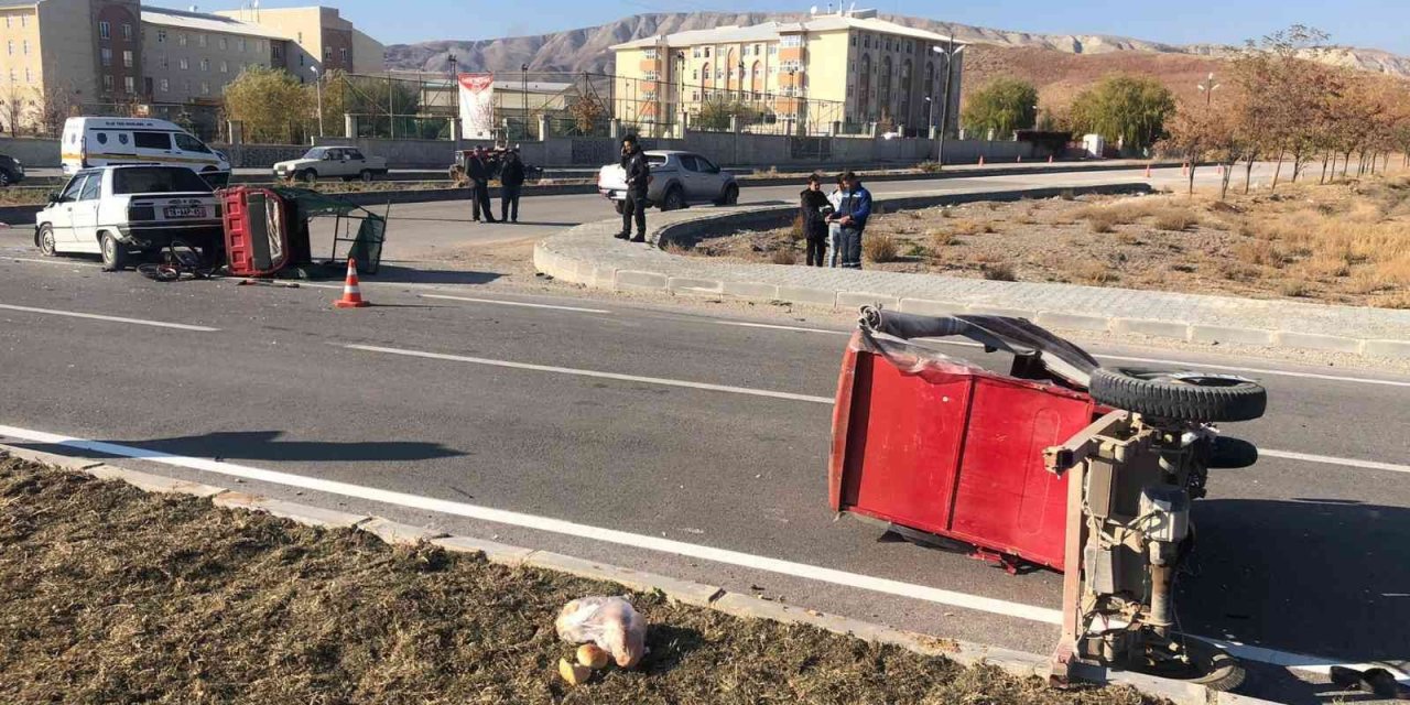 Otomobil ile çarpışan triportörün sürücüsü hayatını kaybetti