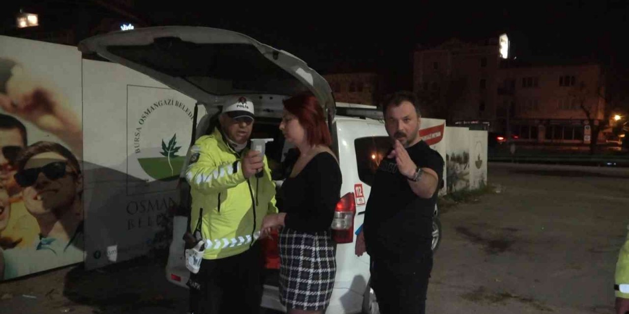 Böyle geri manevra görülmedi...Polislerden arka arkaya özür diledi