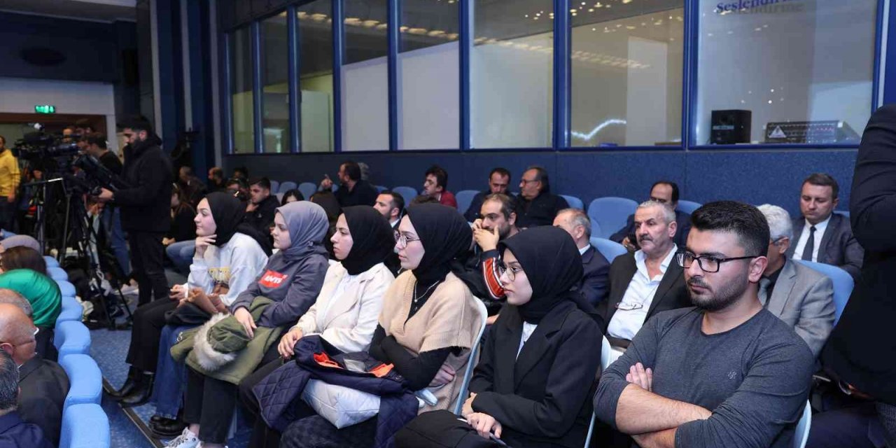 Genç dostu başkana ERÜ öğrencilerinden ziyaret