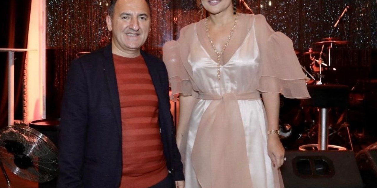 Demet Akalın ve Okan Kurt çifti, birlikteliklerinin 11. yılını kutladı