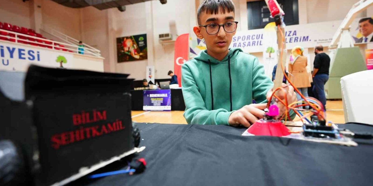 Şehitkamil’deki geleceğin bilim adamları icatlarını sergiledi