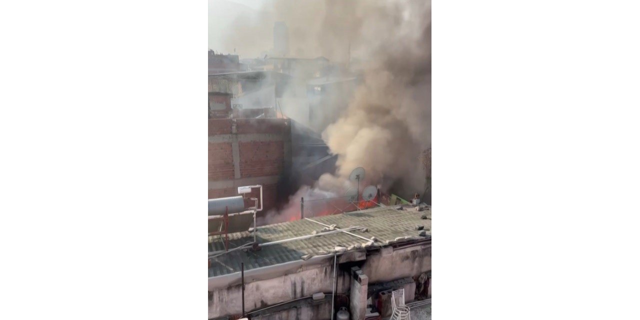 Madde bağımlıları hurda deposunu yaktı