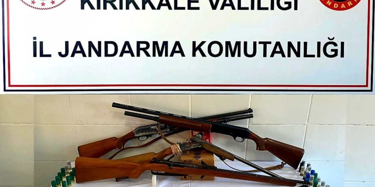 Cephanelik gibi ev: Çok sayıda silah ele geçirildi