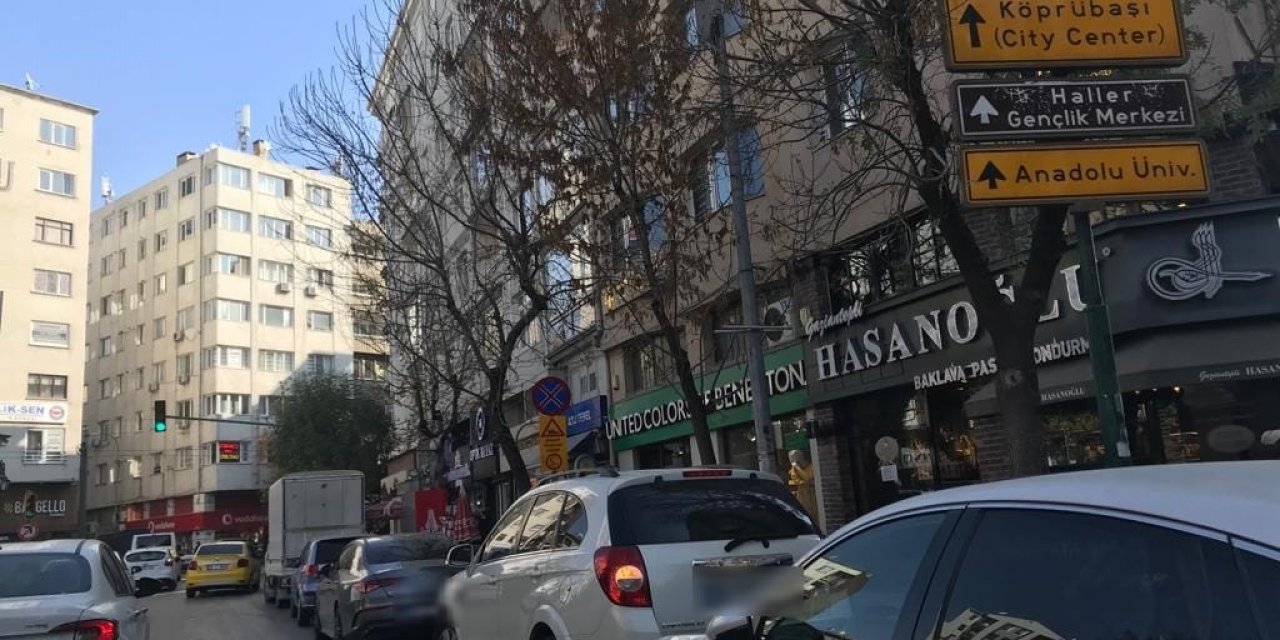 Duyarsız sürücüler trafiği böyle sıkıştırıyor