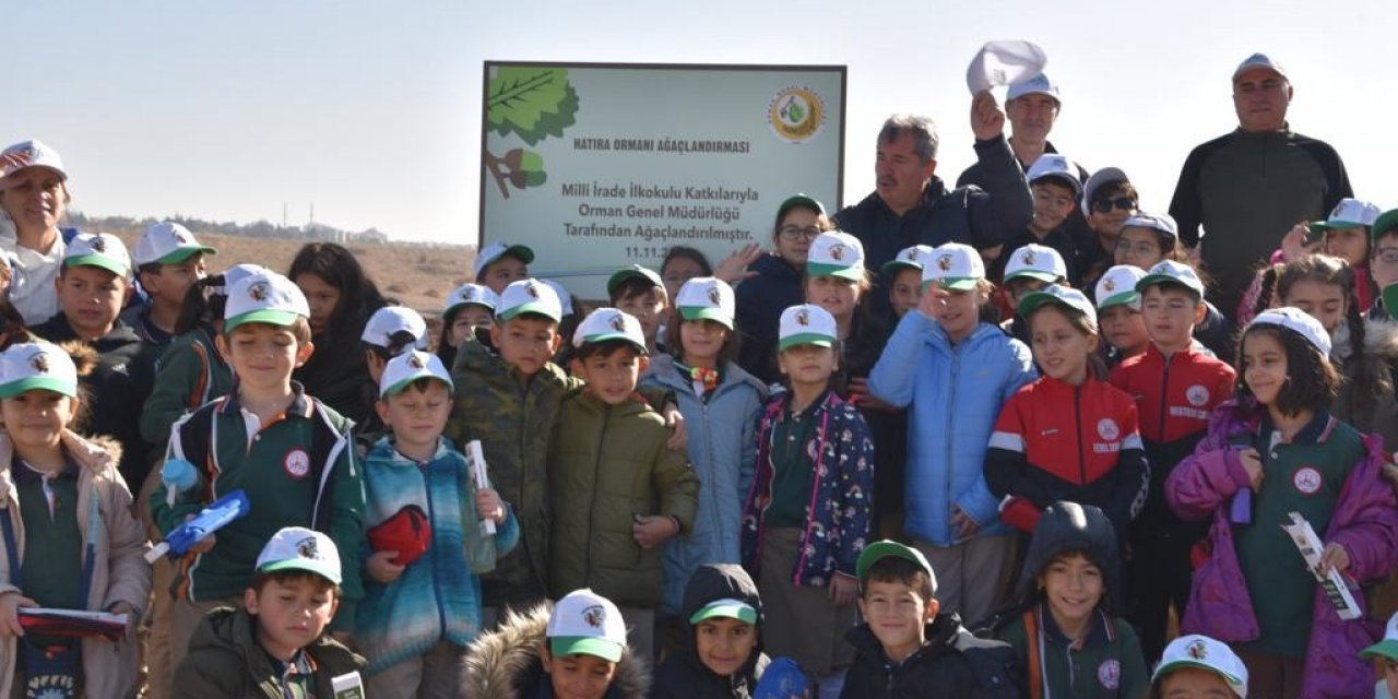 Öğrenciler ve velileri fidan dikti