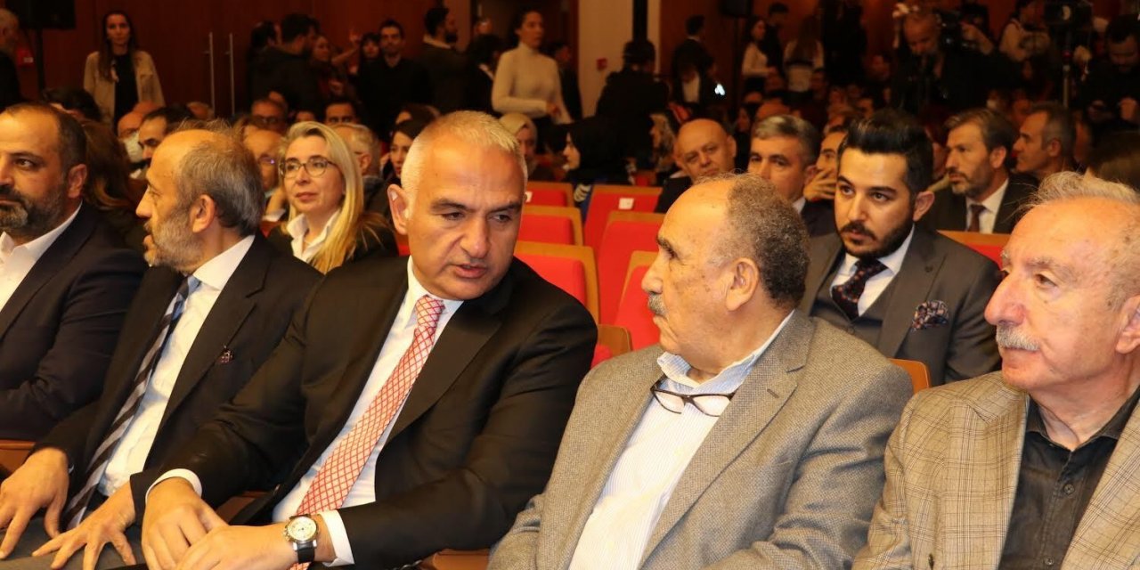 Sezai Karakoç’un hayatını anlatan “Dünya Sürgünü” belgeselinin galası yapıldı