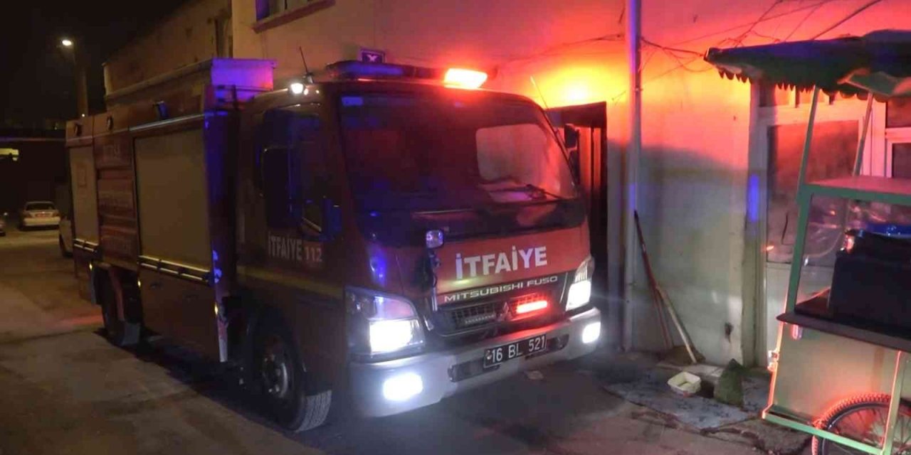 Sigara içerken uyuyakalınca kendisi de yandı