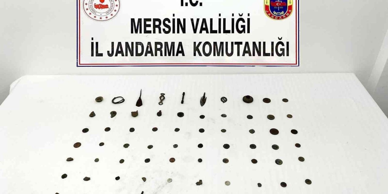 Tarihi eserleri satmak için müşteri ararken jandarmaya yakalandı