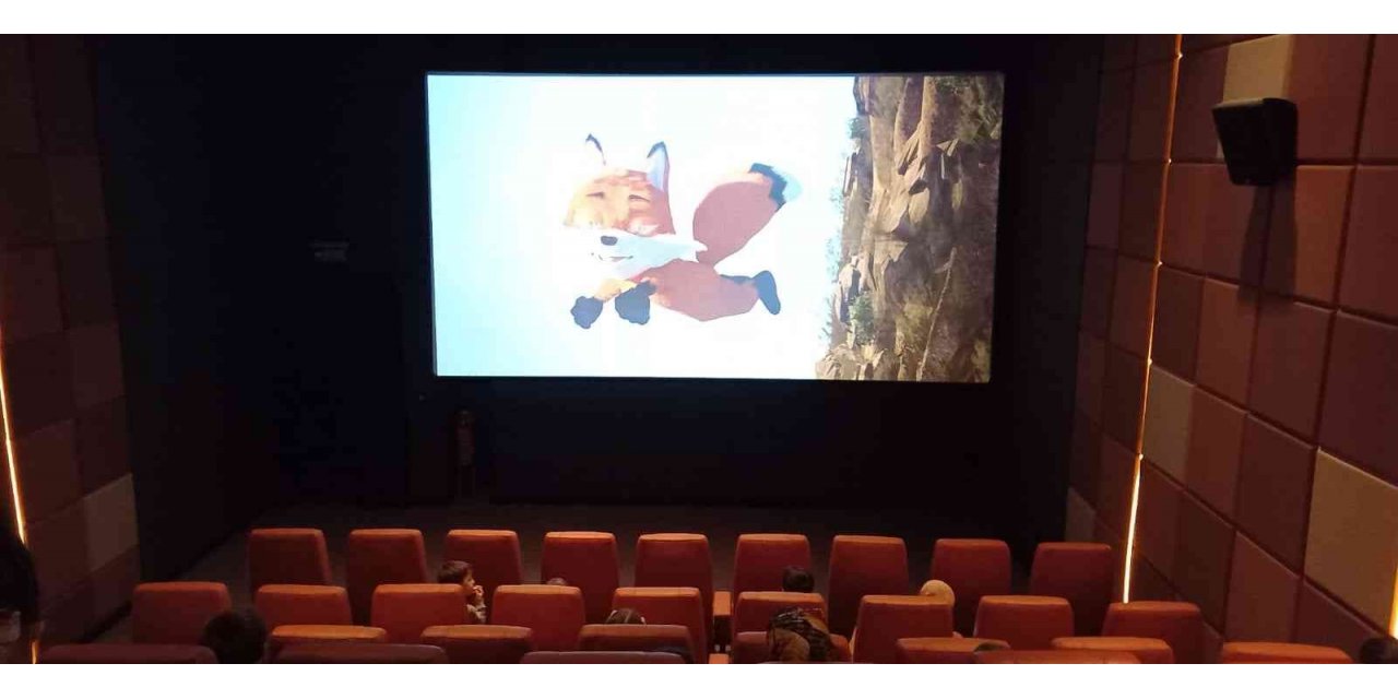 Ara tatilde müzeyi gezdiler sinemaya gittiler