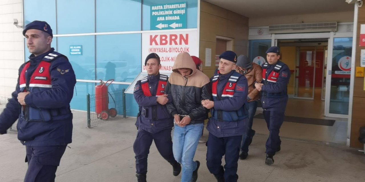 Bursa’da kadının altınlarını alan dolandırıcılar tutuklandı