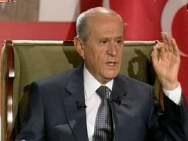 Bahçeli dil sürçmesine kurban gidecekti! VİDEO