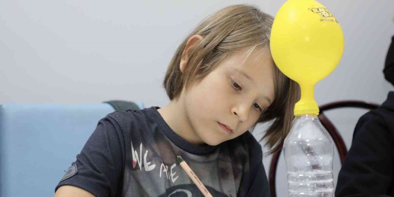 Mudanyalı çocuklar ara tatili deney atölyelerinde değerlendiriyor