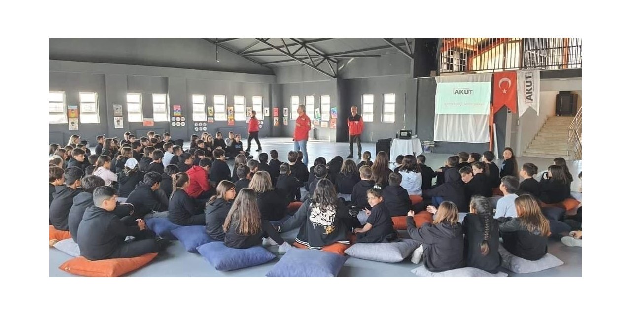 Ortaokul öğrencilerine “Deprem Bilinçlendirme Semineri” verildi