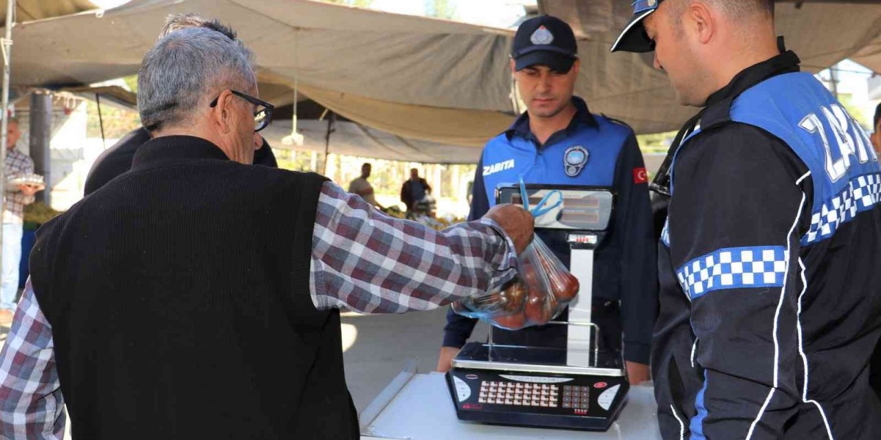 Toroslar’da semt pazarlarında gramaj ve etiket denetimi