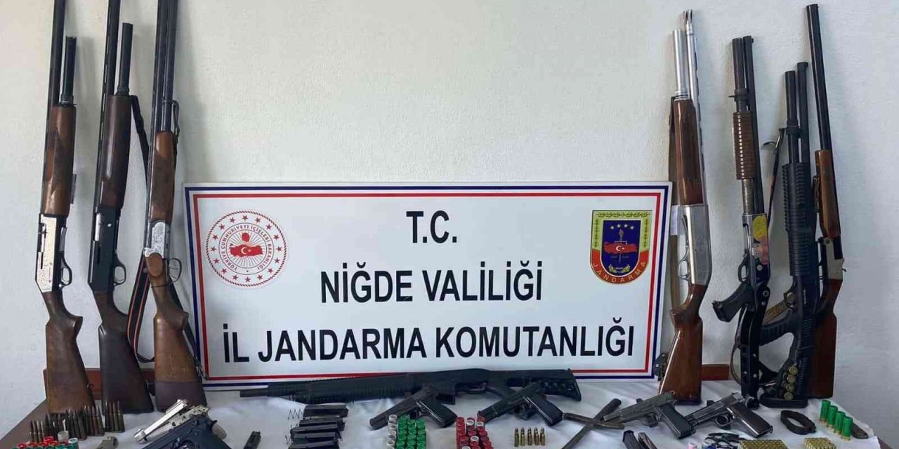 Jandarmanın operasyon düzenlediği ev cephanelik çıktı