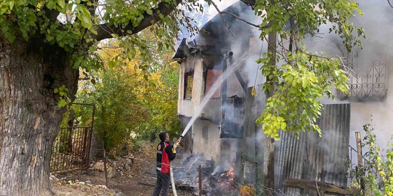 Elazığ’da yangın: 1 yaralı