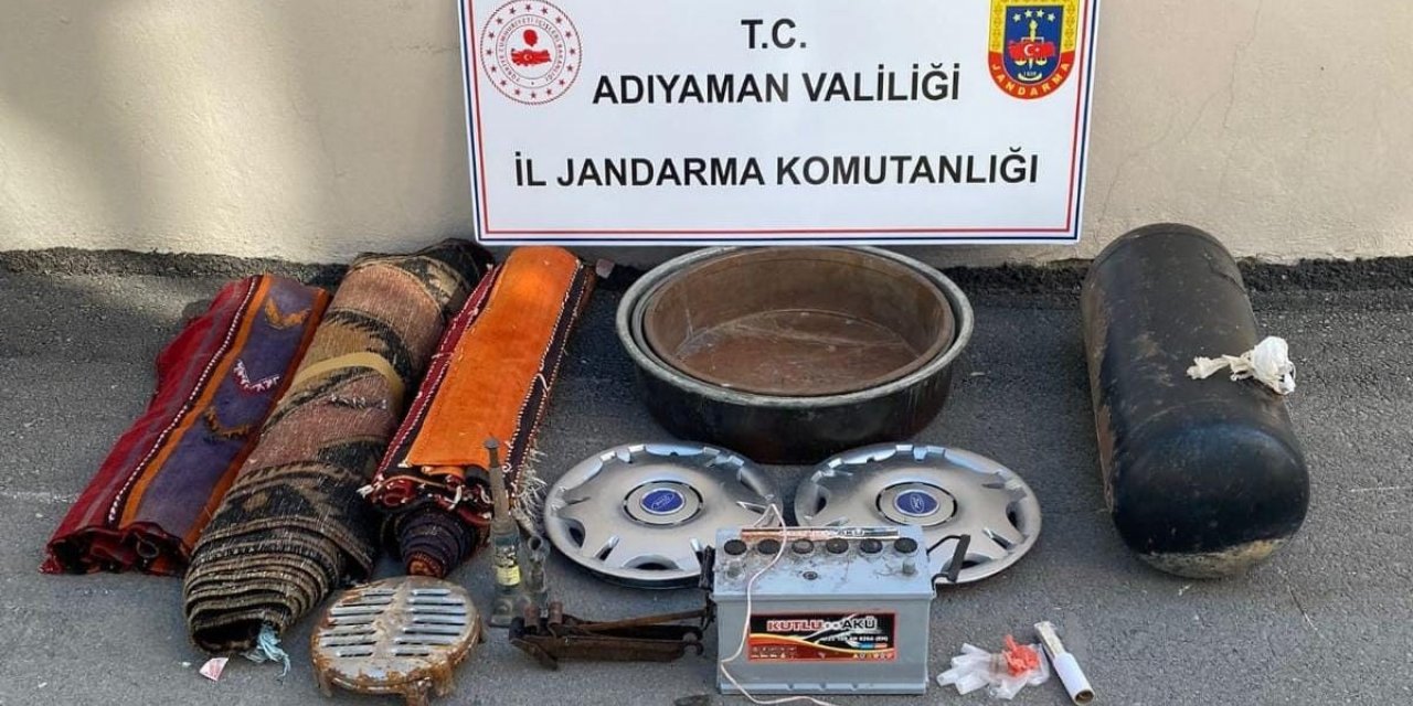 Araçlardan parça çalan 2 şahıs, tutuklandı