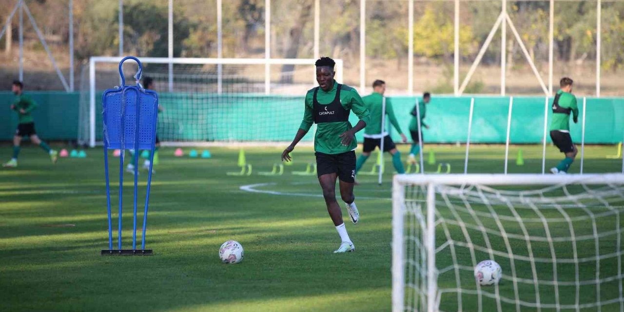 İsmet Taşdemir: "Tuzlaspor maçında geçen haftayı telafi etmemiz gerekiyor"