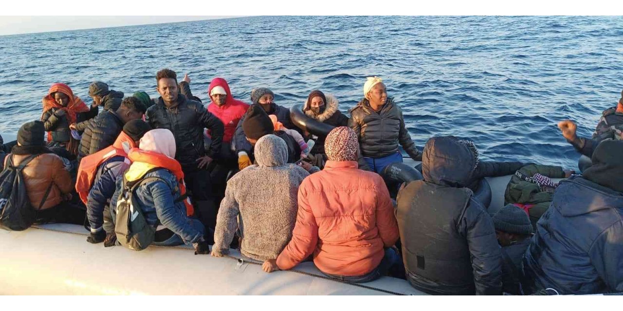 Ege Denizi’nde 63 göçmen yakalandı, 33 göçmen kurtarıldı