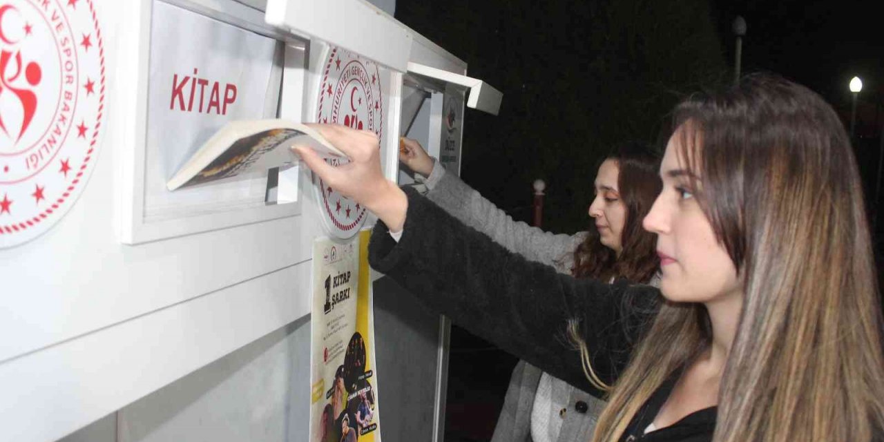 Bileti ’kitap’ olan konserin ikincisi düzenlendi