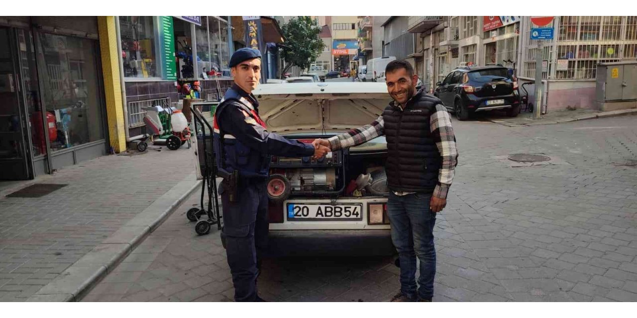 Çalıştıkları yerlerden hırsızlık yaptılar