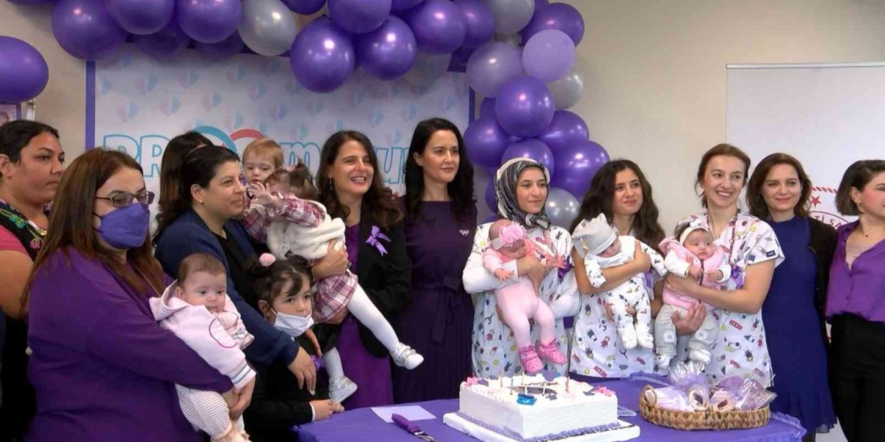 Kartal’da Dünya Prematüre Günü bebekler ve aileleriyle kutlandı