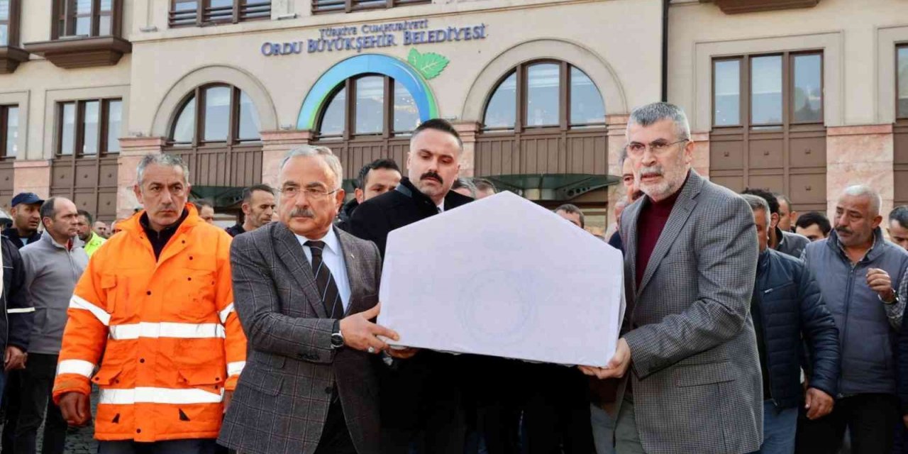 Köpek saldırısı sonucu hayatını kaybeden temizlik işçisi toprağa verildi