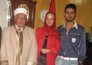 Ezandan etkilendi İslam'ı seçti