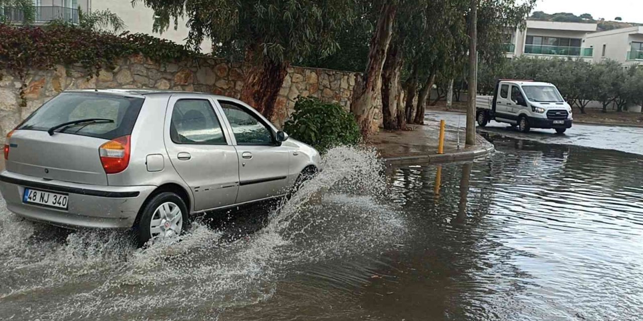 Bodrum’da güneşli ve sıcak hava, yerini yağmura bıraktı