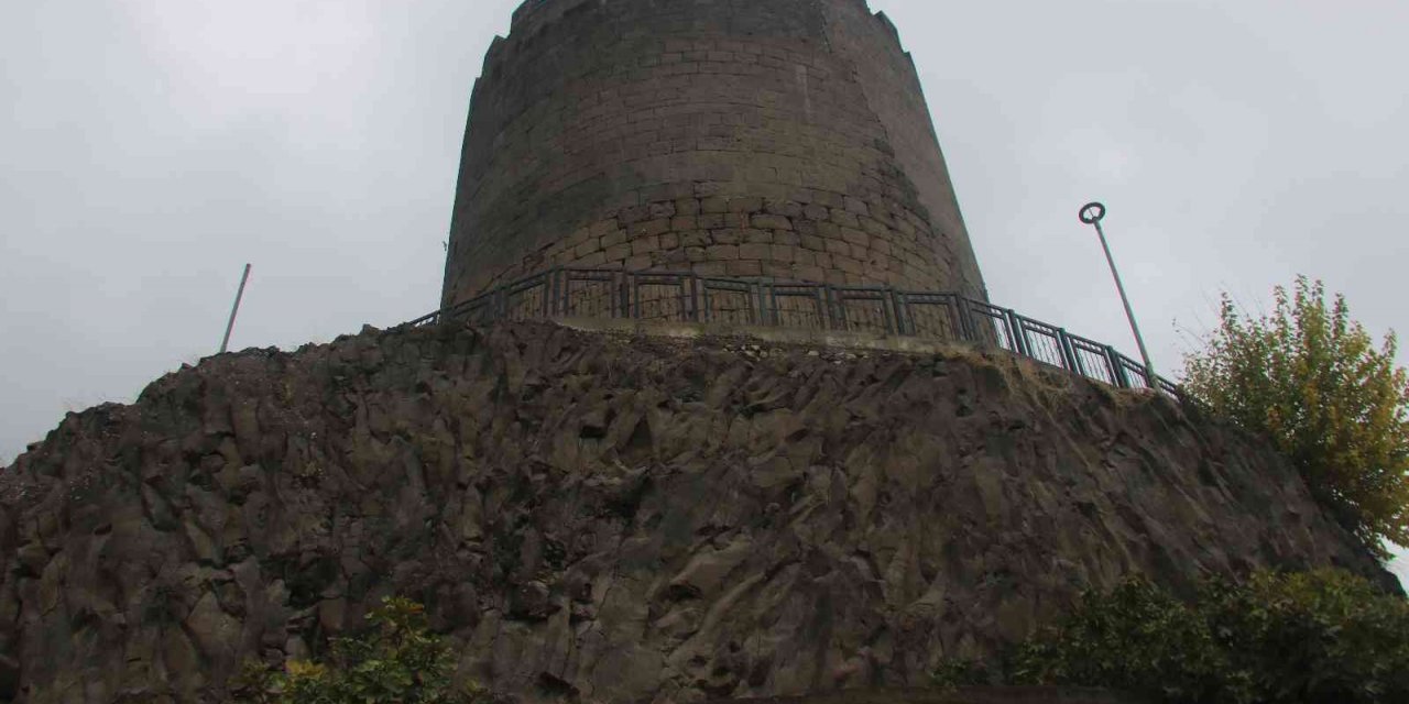 Diyarbakır surları kayalık zemin üzerine inşa edilmiş