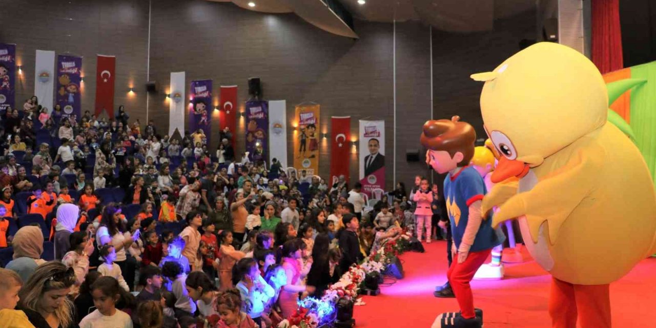 Toroslar’da çocuk şenliği tüm hızıyla sürüyor