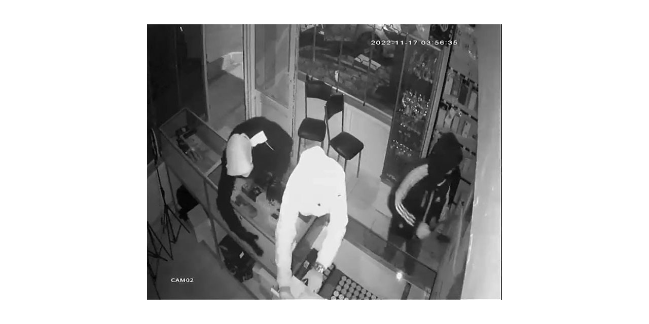 Teknik servise giren hırsızlar umduğunu bulamayınca geldikleri gibi geri gitti