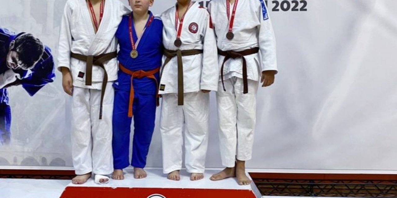 Yunusemreli judocular uluslararası turnuvada kürsüde