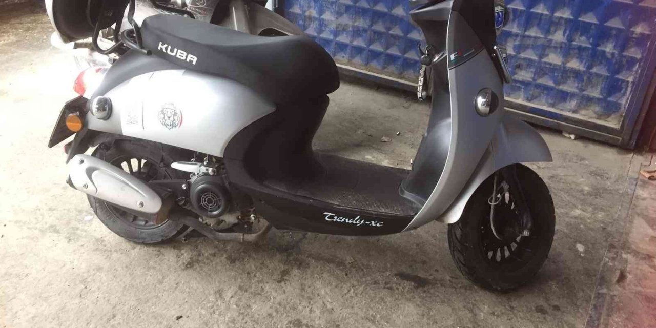 Park ettiği motosikleti evinin önünde çalındı