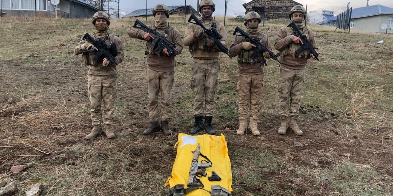 İran sınırından Türkiye’ye giren 2 teröristten biri canlı olarak ele geçirildi